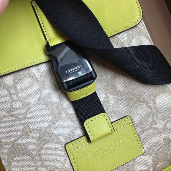 🥰 Coach Track Pack In Signature Canvas  Lime Khaki - Picture 8 of 11